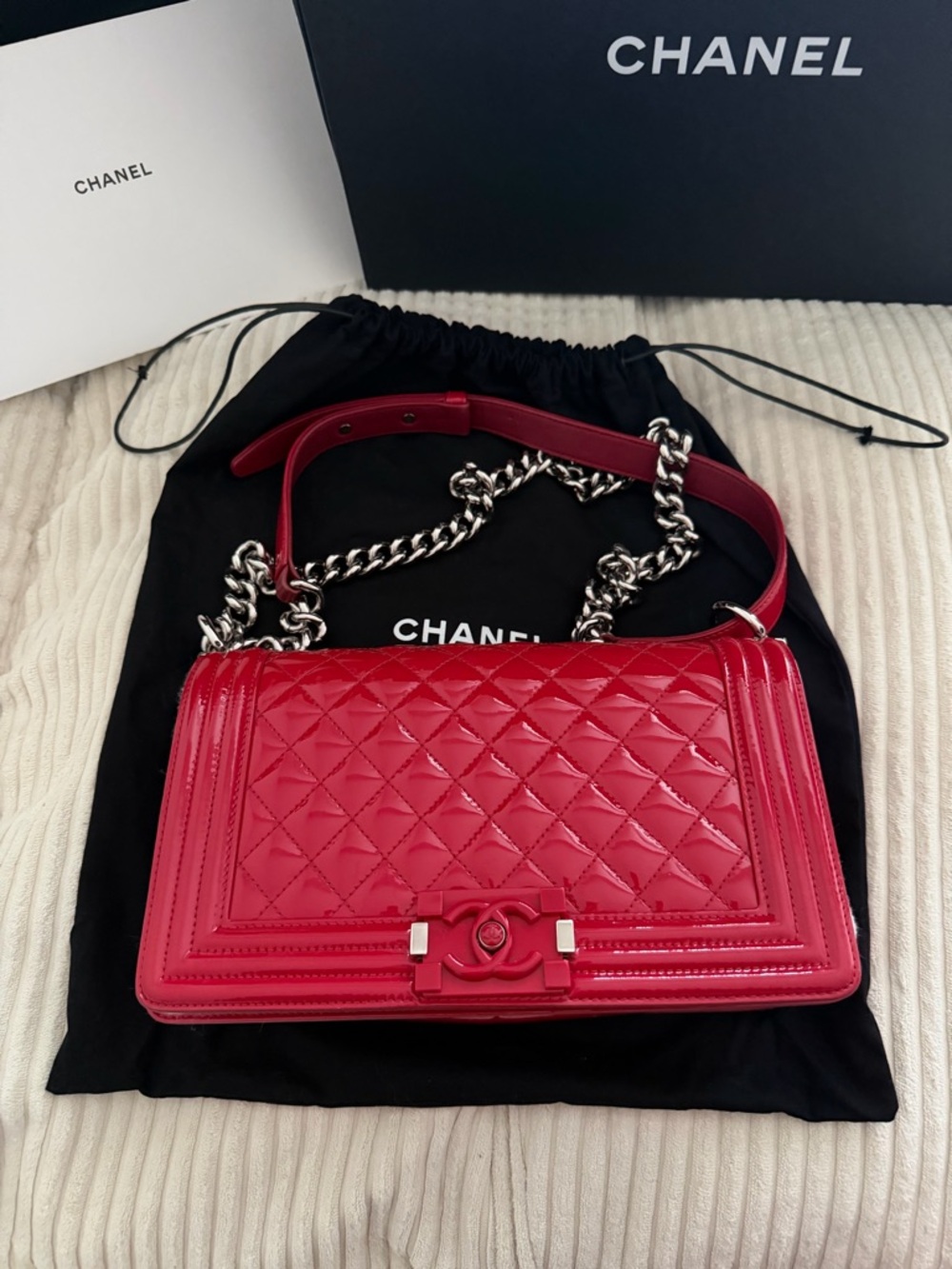 CHANEL Red Quilted Boy Shoulder Bag with Silver Chain - Picture 3 of 13